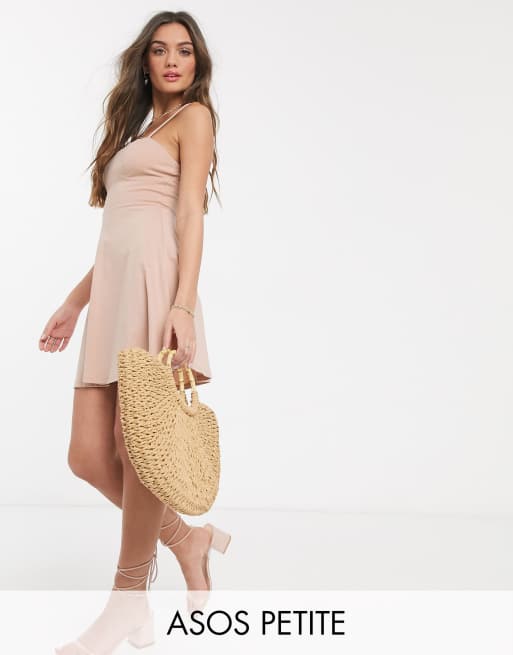 ASOS DESIGN Petite - Prendisole corto con scollo quadrato e coppe con cuciture color beige