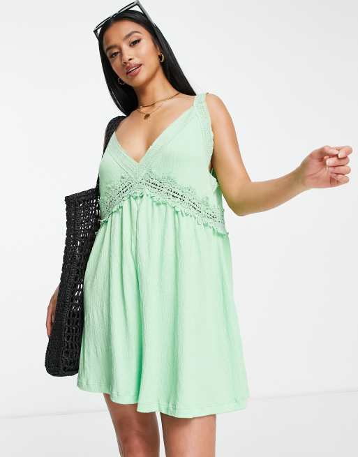 ASOS DESIGN Petite - Prendisole corto verde ricamato con scollo a V, 4 di 4