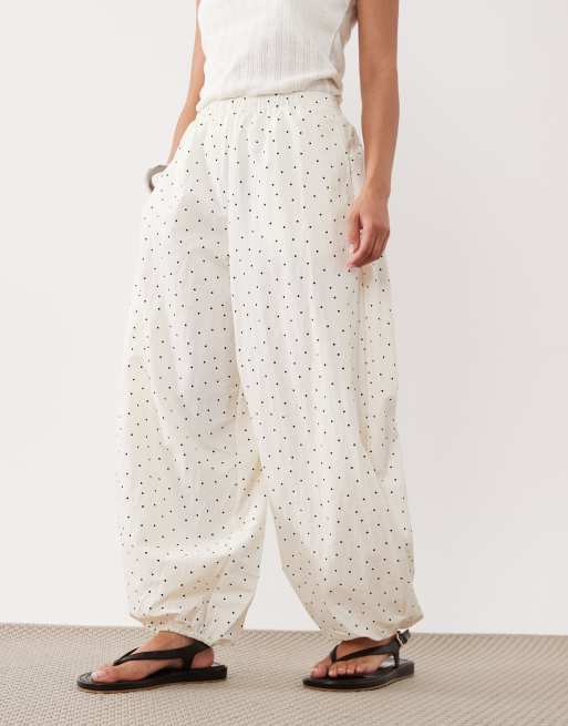 ASOS DESIGN Petite pull-on-ballonbukser i bomulds- og nylonblanding med prikker, 4 af 5
