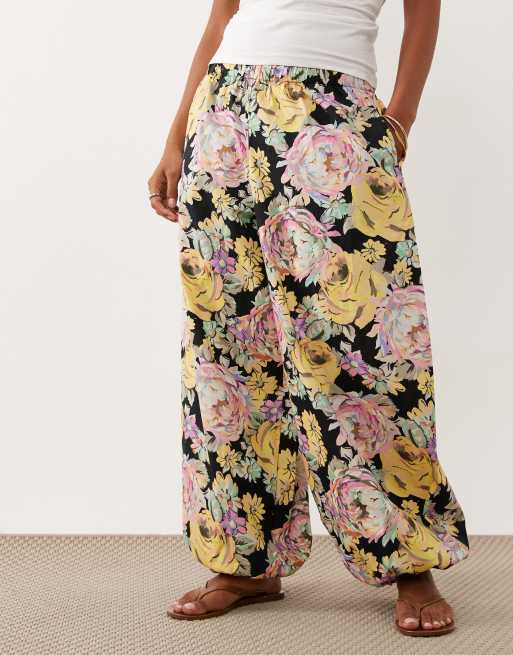 ASOS DESIGN Petite pull on balloon trousers in floral, 3 of 5