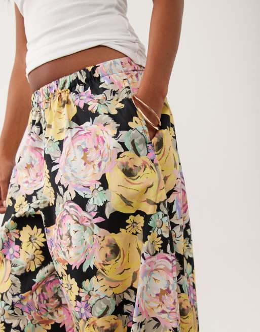 ASOS DESIGN Petite pull on balloon trousers in floral, 4 of 5