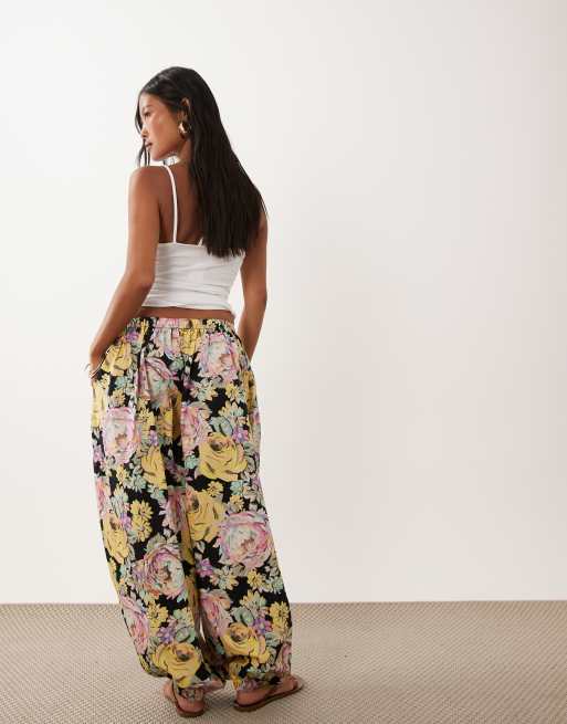 ASOS DESIGN Petite pull on balloon trousers in floral, 5 of 5