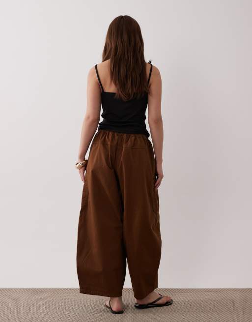 ASOS DESIGN Petite pull on barrel trousers in chocolate, 2 of 5