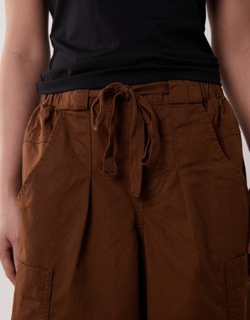 ASOS DESIGN Petite pull on barrel trousers in chocolate, 3 of 5