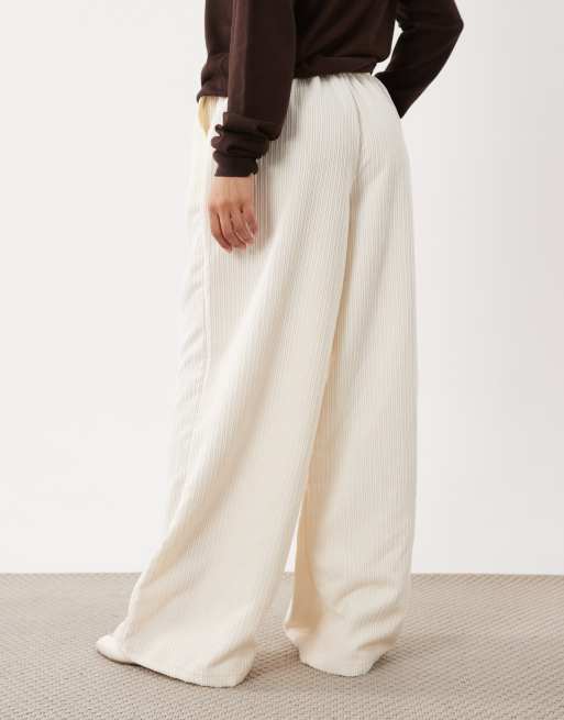 ASOS DESIGN Petite pull on-midja vida manchesterbyxor i eggnog, 5 av 5