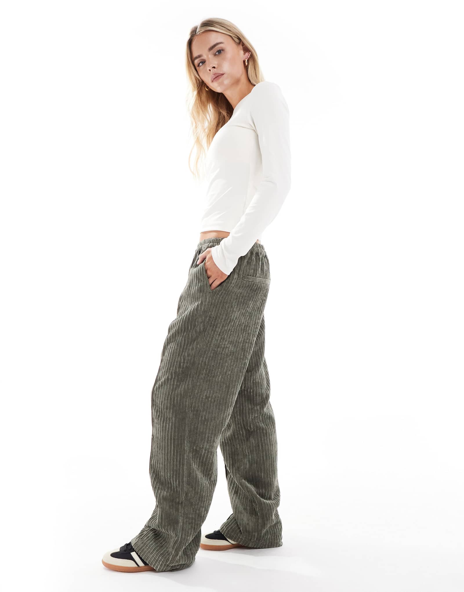 Облегающие брюки ASOS DESIGN Petite на шнурке цвета хаки