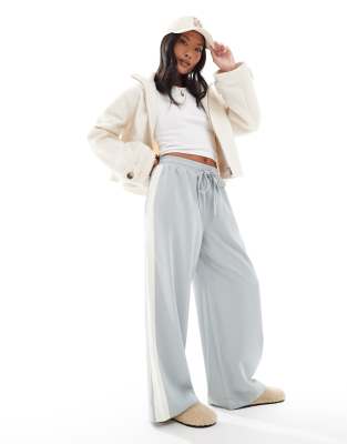 Petite pull-on pants with contrast panel in blue