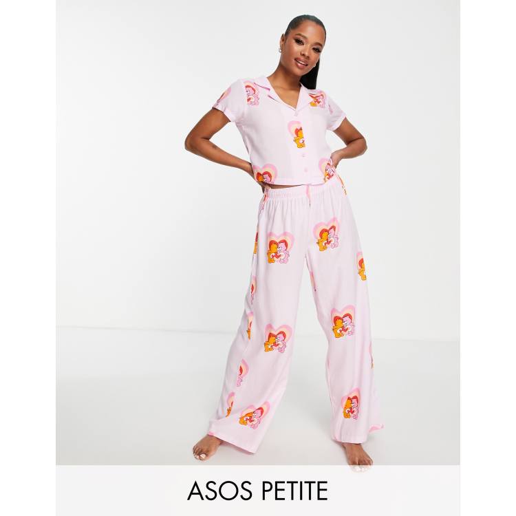 ASOS DESIGN - Ensemble de pyjama chemise et pantalon en modal à motif  Mickey Mouse - Rose et noir