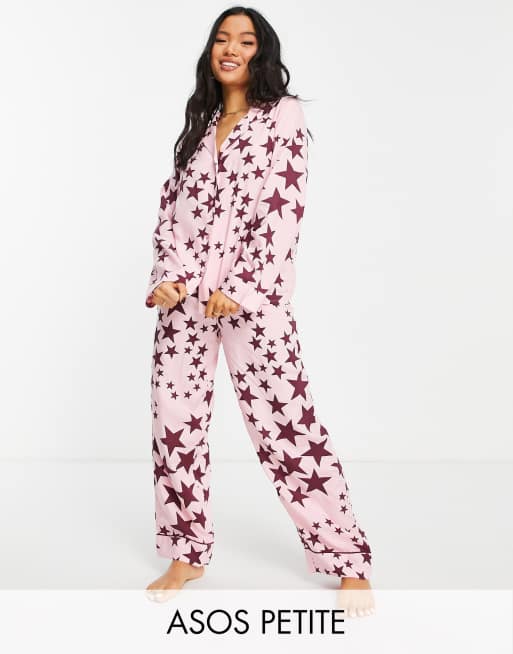 ASOS DESIGN Petite - Pyjamaset van modal met overhemd met lange mouwen en broek met sterrenprint in roze