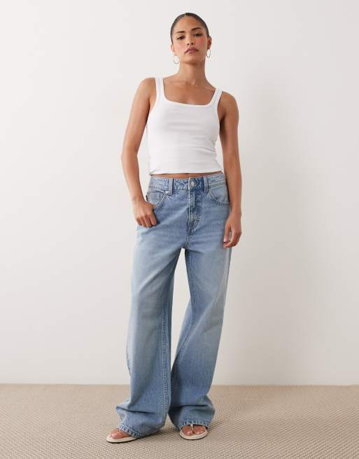 ASOS DESIGN Petite raka jeans med vida ben i ljusblå tvätt, 2 av 5