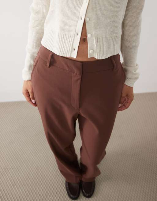 ASOS DESIGN Petite relaxed straight trousers in chocolate , 4 of 5