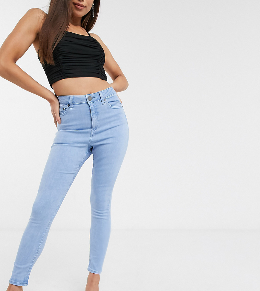 ASOS DESIGN Petite – Ridley – Enge Jeans mit hoher Taille in heller Waschung-Blau