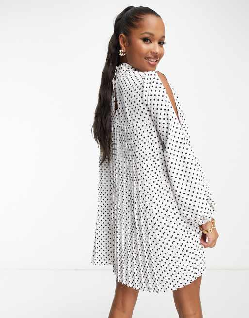 ASOS DESIGN Petite Robe pois courte coupe trap ze plis avec manches fendues et col montant Noir et blanc