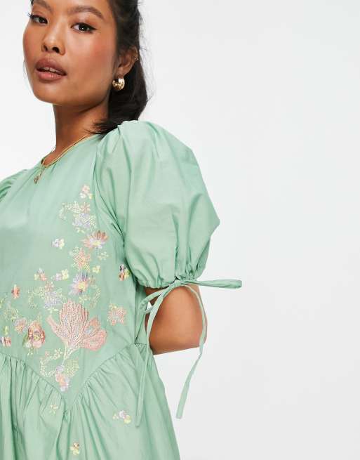 ASOS DESIGN Petite - Robe babydoll mi-longue en popeline de coton brodée à dos découvert - Vert sauge, 3 de 4