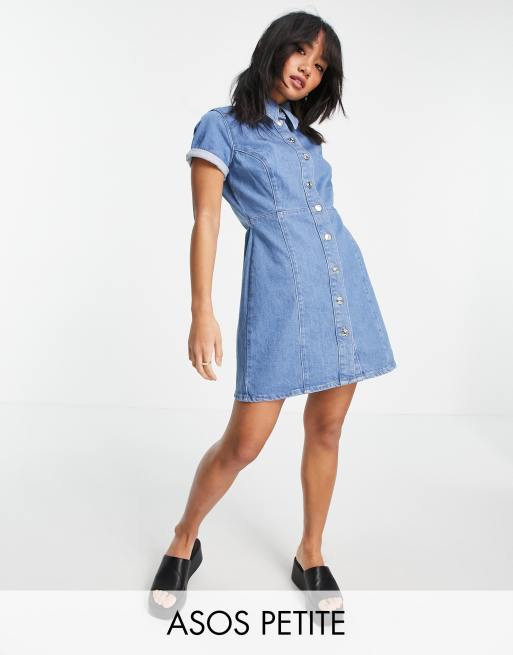 ASOS DESIGN Petite - Robe chemise ajustée en jean - Bleu moyen délavé