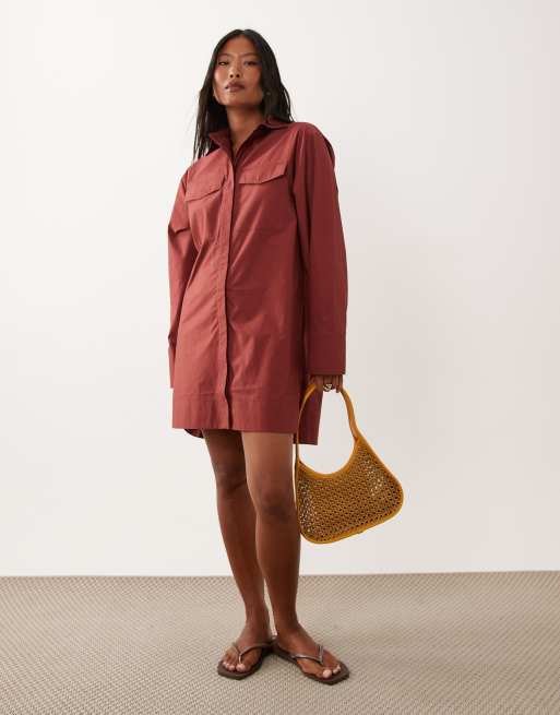 ASOS DESIGN Petite - Robe chemise courte en popeline à rayures avec revers larges et poches oversize - Bordeaux, 2 de 4