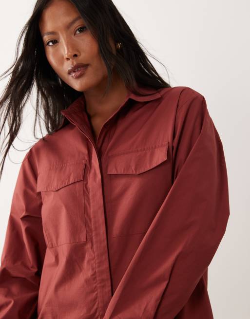 ASOS DESIGN Petite - Robe chemise courte en popeline à rayures avec revers larges et poches oversize - Bordeaux, 4 de 4