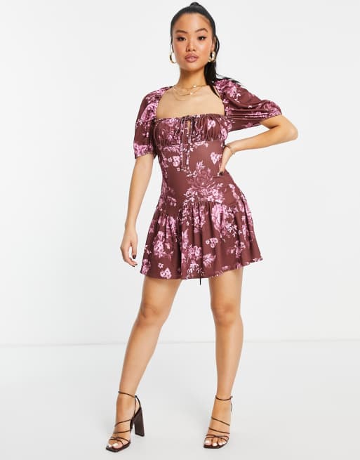 ASOS DESIGN Petite - Robe courte à encolure carrée et liens au dos avec imprimé roses, 3 de 4
