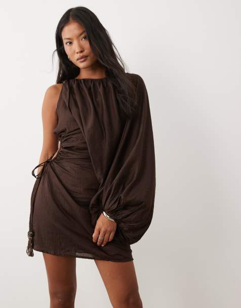 ASOS DESIGN Petite - Robe courte blousante asymétrique avec découpe à la taille - Chocolat - view 1