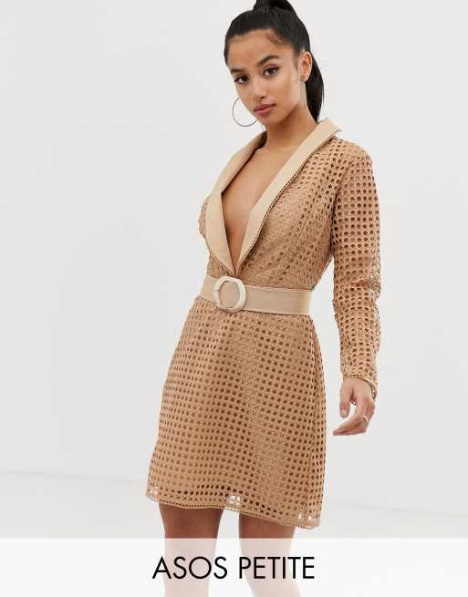 ASOS DESIGN Petite - Robe courte en broderie anglaise style smoking avec ceinture