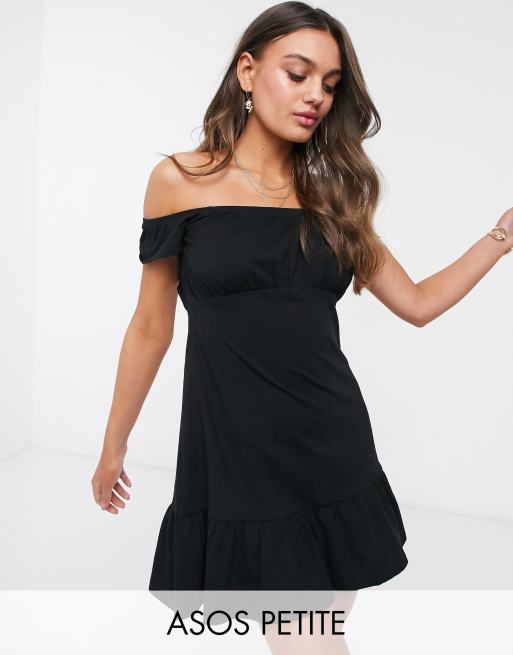 ASOS DESIGN Petite - Robe d'été courte à basque avec épaules dénudées - Noir