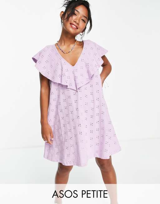 ASOS DESIGN Petite - Robe en broderie anglaise à col en V et volant superposé - Lilas