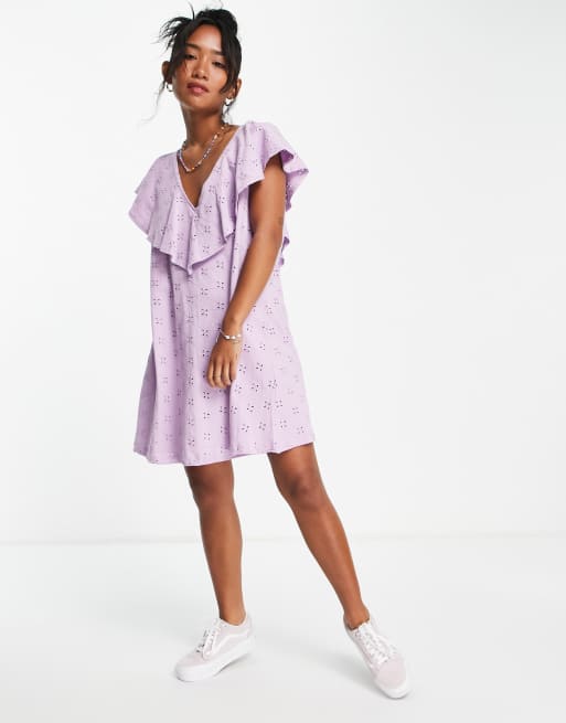 ASOS DESIGN Petite Robe en broderie anglaise a col en V et volant superpose Lilas