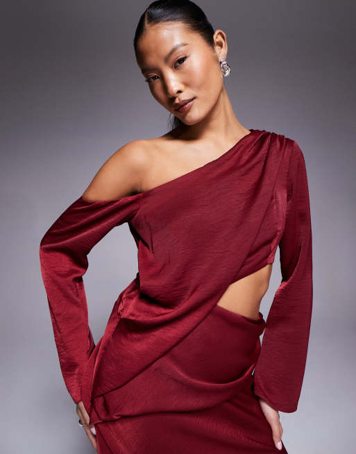 ASOS DESIGN Petite - Robe longue à épaule tombante et taille à découpe - Bordeaux, 3 de 4
