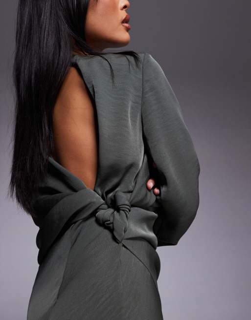 ASOS DESIGN Petite - Robe longue à manches longues avec dos ouvert effet torsadé à la taille - Kaki, 2 de 4