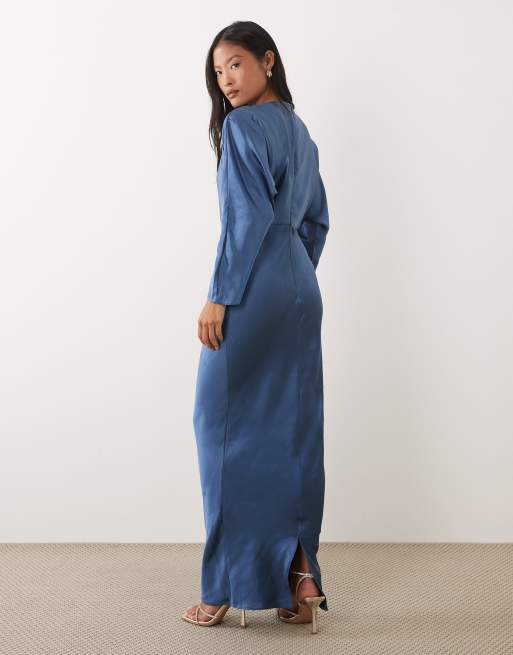 ASOS DESIGN Petite - Robe longue en satin à manches chauve-souris - Bleu marine, 3 de 4