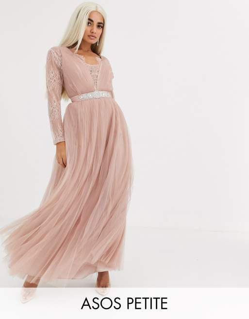 ASOS DESIGN Petite Robe longue en tulle d collet plongeant avec manches en dentelle et ornements sur le bord de la taille Vieux rose