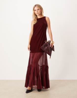 ASOS DESIGN Petite - Robe longue en velours à taille tombante et jupe à godets transparents - Bordeaux | ASOS