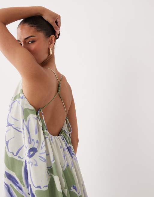 ASOS DESIGN Petite - Robe longue évasée à encolure dégagée et détail perle - Imprimé fleuri oversize, 2 de 4