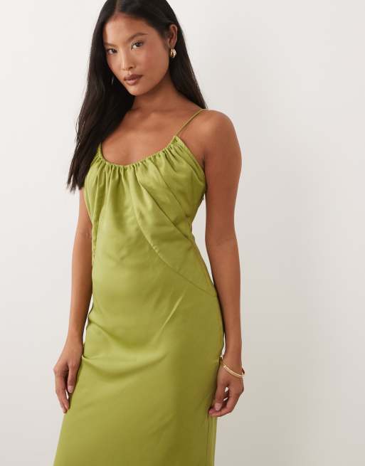 ASOS DESIGN Petite - Robe longueur mollet coupée en biais à encolure dégagée - Vert olive, 2 de 4