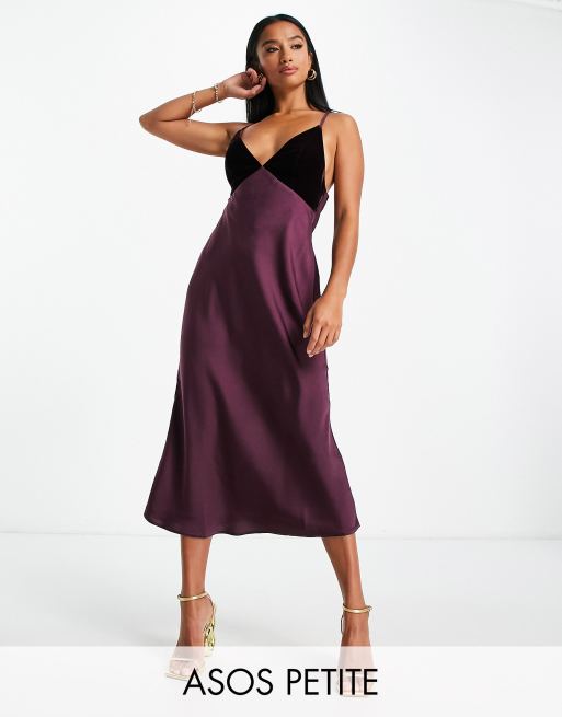 ASOS DESIGN Petite Robe nuisette mi longue en satin avec d tails en velours sur le corsage Bordeaux