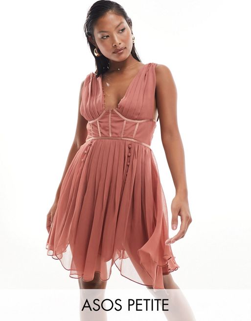 FhyzicsShops DESIGN Petite - Robe plissée courte à détail boutonné avec décolleté plongeant et corset - Vieux rose