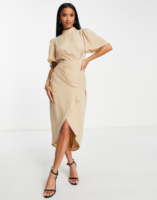 ASOS DESIGN Petite - Robe portefeuille courte et drapée à manches courtes et col montant - Taupe, 2 de 4