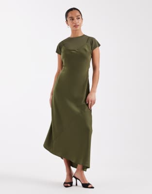 ASOS DESIGN Petite - Robe t-shirt mi-longue 2 en 1 en satin à fines bretelles - Kaki-Vert 30