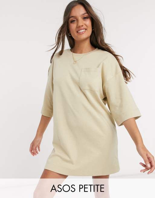 ASOS DESIGN Petite Robe t shirt oversize d hiver avec poche Avoine