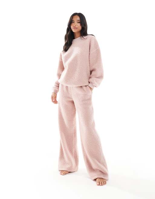 ASOS DESIGN Petite – Rosa mysset i teddy med sweatshirt och vida byxor, 2 av 4