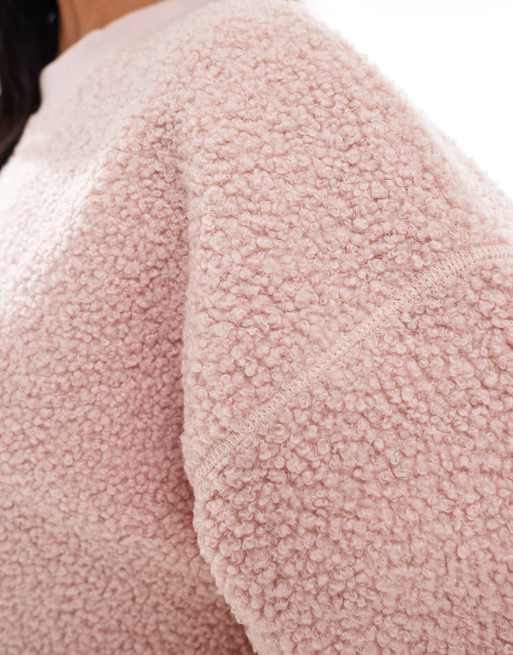 ASOS DESIGN Petite – Rosa mysset i teddy med sweatshirt och vida byxor, 3 av 4