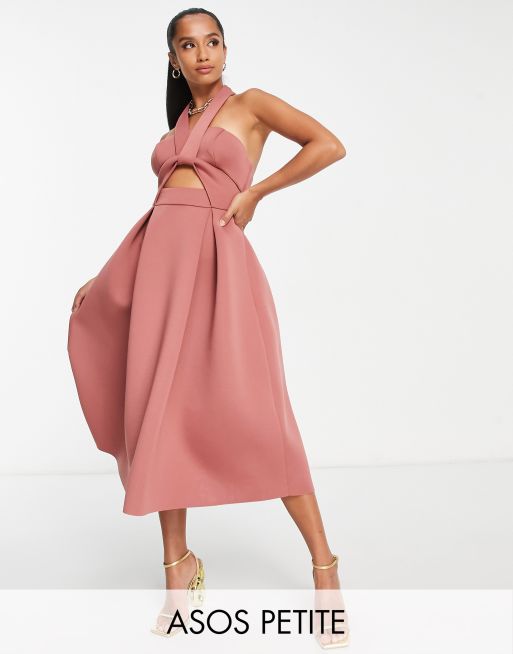 ASOS DESIGN Petite – Różowa sukienka midi na bal maturalny z dekoltem halter, skręconą wstawką i wycięciem