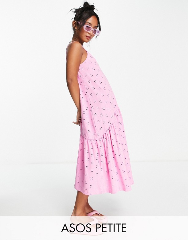  100% Oryginalny ASOS DESIGN Petite – RÓżowa sukienka midi na ramiączkach z obniżoną talią i angielskim haftem RÓżowa guma balonowa