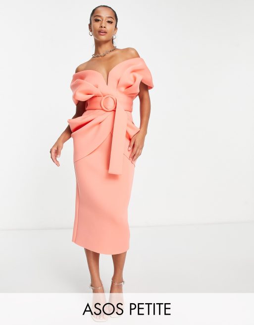ASOS DESIGN Petite – Różowa sukienka midi z paskiem i drapowaniem na ramionach