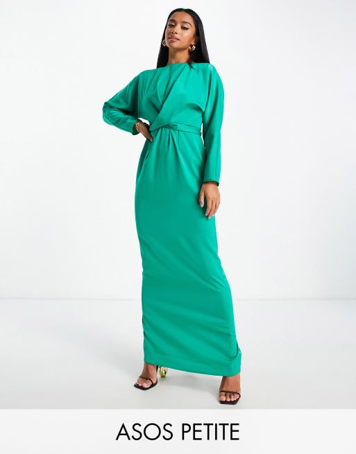 ASOS DESIGN Petite - Satijnen maxi jurk met vleermuismouwen en overslag aan de taille in smaragdgroen