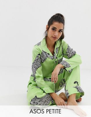 ASOS DESIGN Petite - Satijnen pyjamabroek met cheetahprint, set-Groen