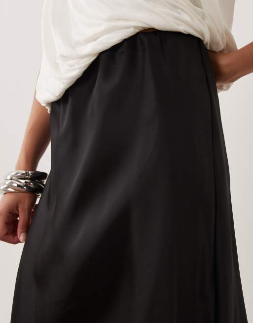 ASOS DESIGN Petite satin bias maxinederdel i sort, 2 af 5
