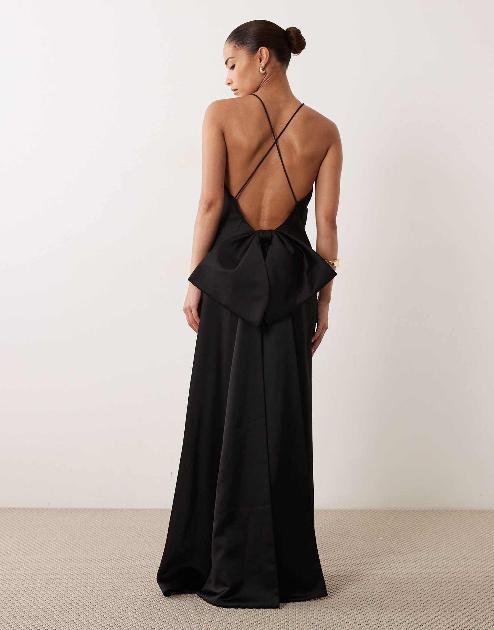 Женское макси-платье ASOS Petite сатиновое, черное