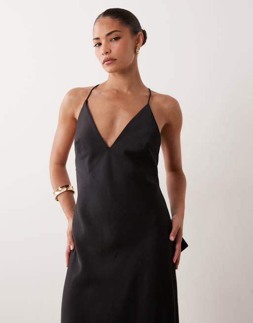 ASOS DESIGN Petite Satin-Cami-Maxikleid mit Schleife am Rücken in Schwarz, 3 von 4