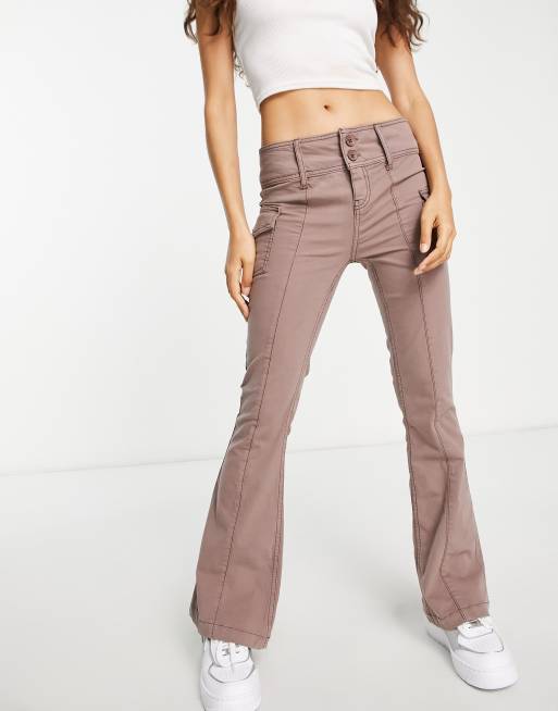 ASOS DESIGN Petite – Schlaghose in Mink mit Cargotaschen-Detail, 2 von 4